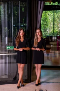 Fekete galléros ruha